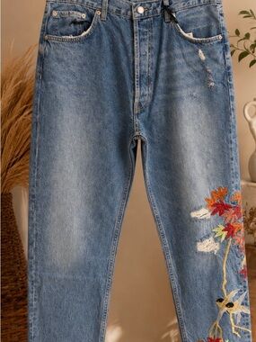 ZARA Woman Embroidered Bird Floral High Rise Jeans Distressed Raw Hem Size 10